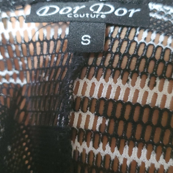 Mesh v-neck - Picture 8 of 8